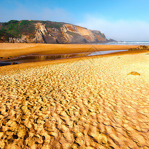 海滩岩石阴霾爬坡海岸线薄雾沙丘海景正方形海岸波浪高清图片