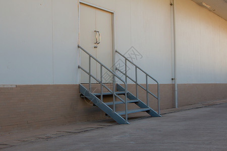 特步logo钢钢楼梯 Iron梯级工人大堂商业金属建筑建造栅栏管道玻璃入口背景