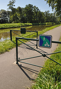 勃艮第运河Digoin运河和Voes紫外线循环方式自行车绿色水路游客速度运动路线旅行假期旅游背景