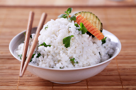 白饭一碗草本植物竹子密封伴奏白色餐垫库存美食陶瓷午餐背景图片