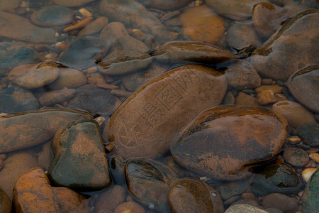 岩石河溪流电流墙纸海滩反射河岸基岩石头文摘叶子图片素材