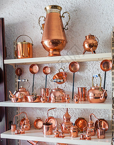 纪念品店的铜器背景图片