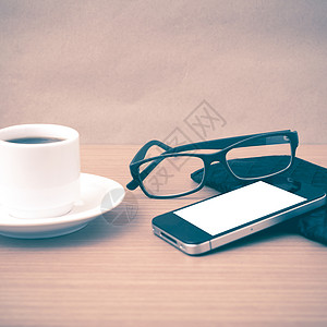 咖啡 电话 眼镜和钱包商业钥匙技术白色手机创造力互联网流动水平杯子背景图片