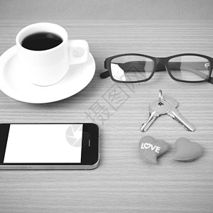 咖啡 电话 眼镜和钥匙礼物木头红色桌子办公室白色背景图片