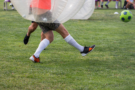 泡泡足球球游戏运动气球玩家竞赛塑料气泡团队太空行动比赛背景图片