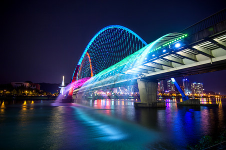 韩国博览会桥彩虹喷泉秀场景彩虹旅行娱乐地标城市记录活力半坡世界背景图片