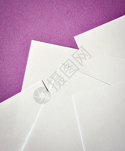有关紫色背景的白纸传单背景图片
