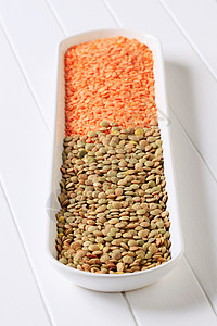生红色和棕色扁豆种子库存食物豆类盘子透镜豆子椭圆形白色红色背景图片