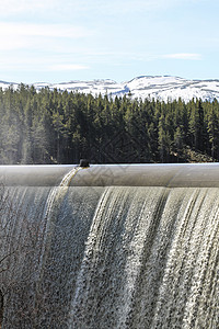 挪威的瀑布晴天山脉飞溅车站池塘水坑电站树木太阳背景图片