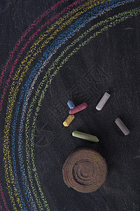 带粉笔的彩虹灰尘绘画曲线婴儿布边游戏学习黑色乐趣学校背景图片