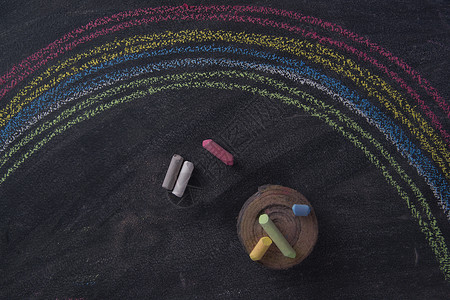 带粉笔的彩虹婴儿线条绘画学校乐趣灰尘学习游戏曲线布边背景图片
