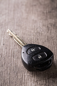 汽车遥控按钮车辆塑料安全钥匙桌子控制金属工具黑色背景图片