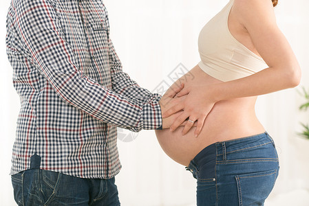 怀孕贝莉生活男人父母水平腹部新生活母性女士背景图片