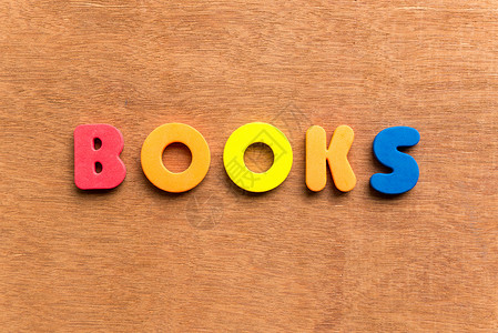 书本阅读玩具男性字母孩子白色赤脚木头男生图书高清图片
