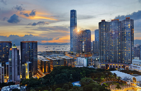 香港现代市城市游客日落地标商业港口景观金融市中心大楼背景图片