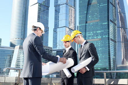 具有蓝图的建筑设计师职业男性领班团体建筑师商务会议人士工程师男人背景图片