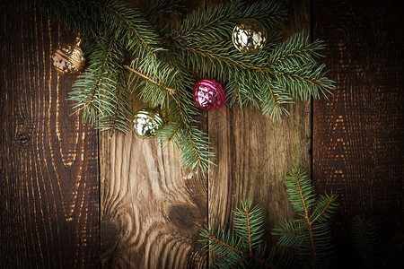带圣诞装饰的Fir树背景图片