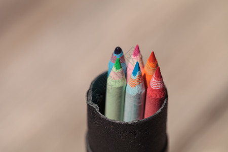 彩色铅笔背景创造力艺术紫色蓝色红色绿色粉色橙子彩虹背景图片