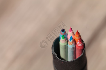 彩色铅笔背景粉色绿色蓝色创造力艺术红色橙子彩虹紫色背景图片