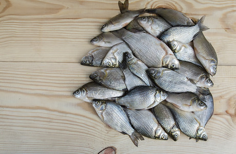 鱼生产素材在河里钓鱼的表面上鱼汤洋葱生产鲫鱼动物群食物烹饪海底世界闲暇蟑螂背景