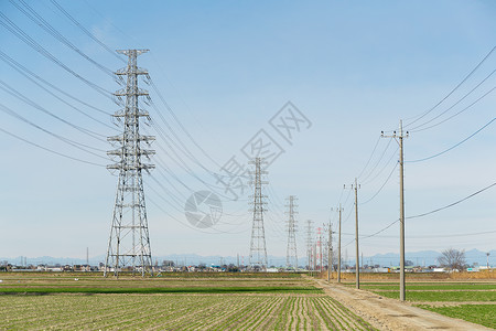 更高更快更强农村的电力线路活力传播工程天空电缆蓝色电压技术农业村庄背景