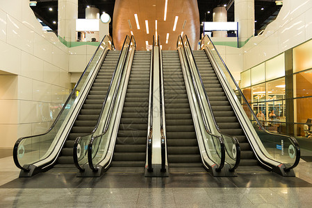 钢楼梯电车在室内公共大楼内移动购物中心车站城市运输速度楼梯电梯商业旅行运动背景