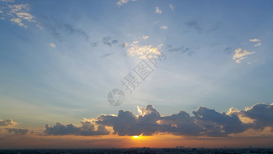 奇怪的云太阳光效应早背景