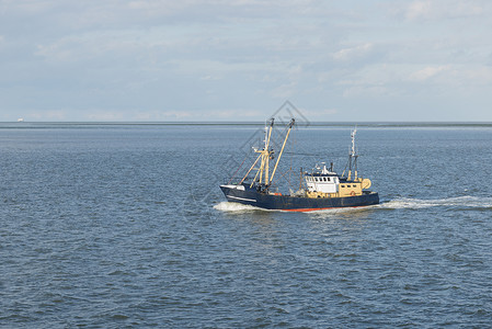 Wadden海上的渔船海浪工具地平线文化连锁店保护桅杆波浪船运遗产背景图片