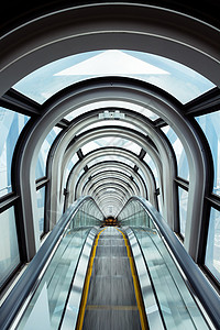 现代建筑中的扶梯高清图片