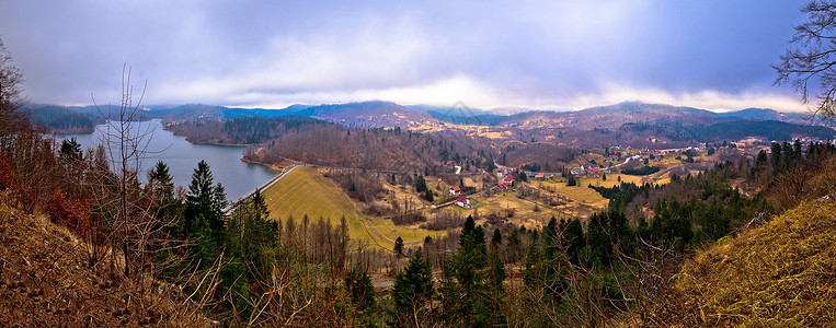 Lokvarsko湖和山谷全景高清图片