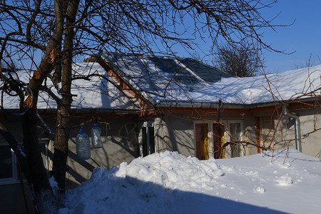 雪梦房屋院子里的大雪 4背景