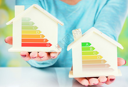 含分类图普通住宅与低耗住宅与能效等级的概念比较评估图表加热矿棉保温板屋顶评分建筑电量女士背景