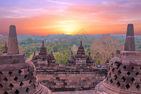 世界奇观日落时印度尼西亚爪哇岛寺庙雕像场所避难所太阳世界旅游旅行神社卡片奇观背景