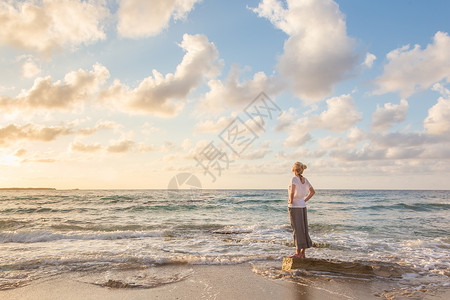法拉萨纳海滩自然的宁静高清图片