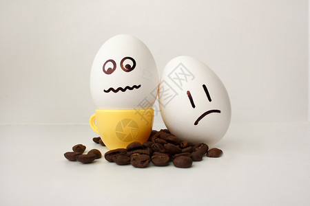 两个鸡蛋一张脸的鸡蛋 有趣又甜美 两个表情团体卡通片盒子白色眼睛创造力夫妻食物情感快乐背景