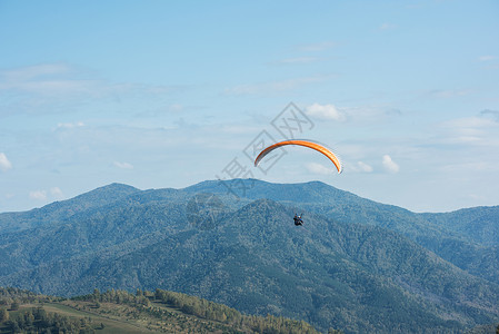 山岳的滑坡剪影运动员降落伞段落航班优胜者行动跳伞运动活动背景图片