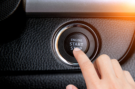 球形光感手指紧贴地按下汽车的启动停止引擎按钮发动机技术车辆运输钥匙奢华力量背景