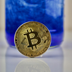 比特币MBE风格金比特币硬币和蓝色艺术风格背景