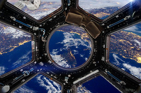 太空图由美国航天局提供的这幅图中的一些要素太阳技术星星勘探窗户玻璃轨道宇宙航天地球背景