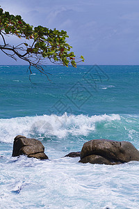 海浪和 se运动力量蓝色海滩天气黑色波浪海岸皮屑风暴背景