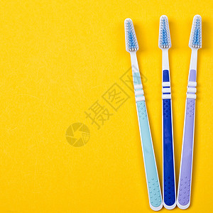 三齿蕚野豌豆三个黄色背景的牙刷 W治疗刷子牙膏浴室医疗蓝色健康清洁工预防塑料背景
