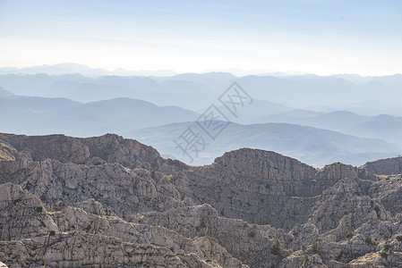 金牛座山坚硬的山岳社区背景