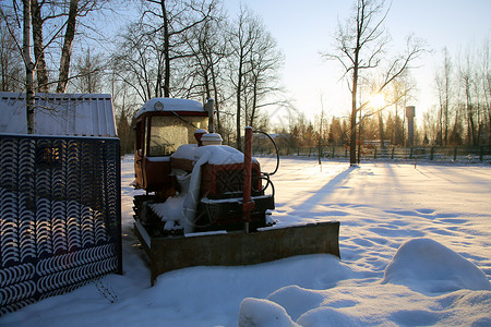 美国农业部停车场的拖车堆满了积雪背景