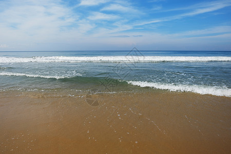 沙尘天气逆风印度洋在平静的天气中与海浪和沙尘相伴背景