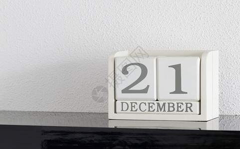 12月21日和12月目前白区块日历日期派对死亡会议框架反射黑色节日假期白色历史背景图片