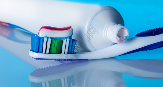 氟化物有粘糊牙刷的牙刷浴室医疗条纹牙医刷子管子塑料反射牙膏健康背景