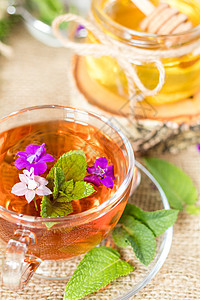 一杯夏茶加草药草本植物食物花朵饮料治疗茶壶药店美食早餐药品背景图片