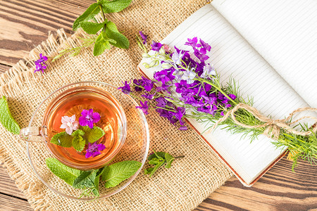 一杯夏茶加草药饮料食物早餐花朵美食草本植物叶子治疗香气药店背景图片