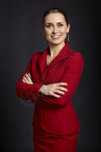 红红女商务人士情绪衣冠微笑女性红色黑色休闲白领福利裙装背景图片