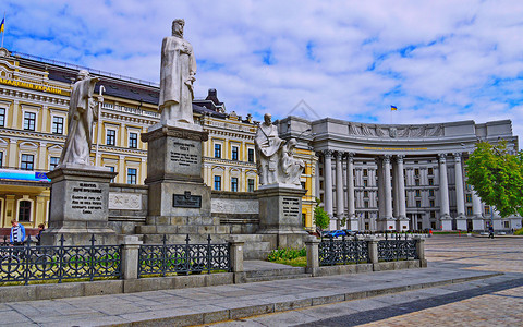 尼姆纪念碑奥尔加公主纪念碑 神圣的使者安德鲁·佩尔沃兹万尼姆和开明者西里尔和美多迪乌斯以米哈伊洛夫斯卡亚广场为首背景